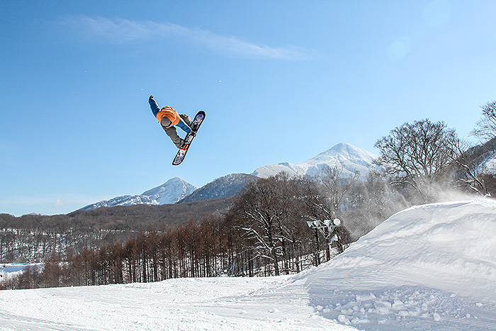星野リゾート 猫魔スキー場 ガッツリ春スキー特集 ‐ SURF&SNOW