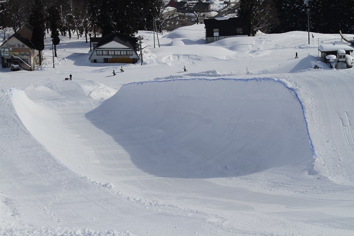 石打丸山スキー場に世界最大級のハーフパイプがオープン！