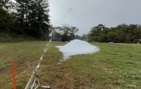 軽井沢プリンスホテルスキー場、長野県内で最も早い11月1日(土)のオープンに向け、長引く残暑予報に負けず10月4日(土)より造雪を開始