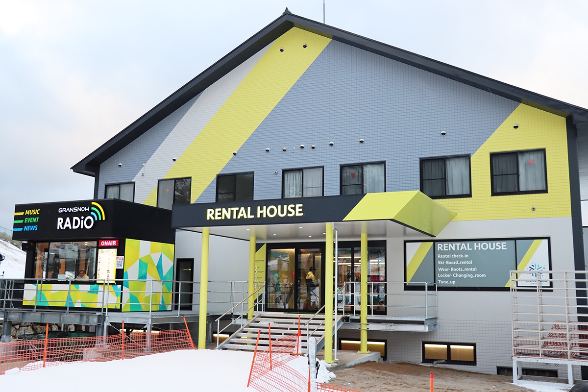 【総額9億8000万円！世界最先端のレンタルハウスをグランドオープン！】スキー・スノーボードやウェア等、日本最大級「5000セット」のレンタル用品を完備！関西最大級スキー場「グランスノー奥伊吹」
