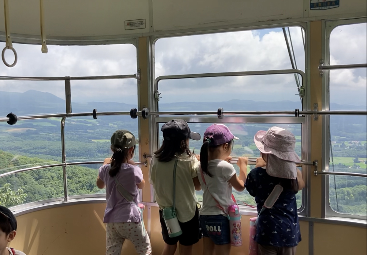 雫石プリンスホテル・雫石スキー場　標高730mの山頂エリアで楽しもう！　夏休み限定イベント　「SHIZUKUISHI SUMMER PICNIC」