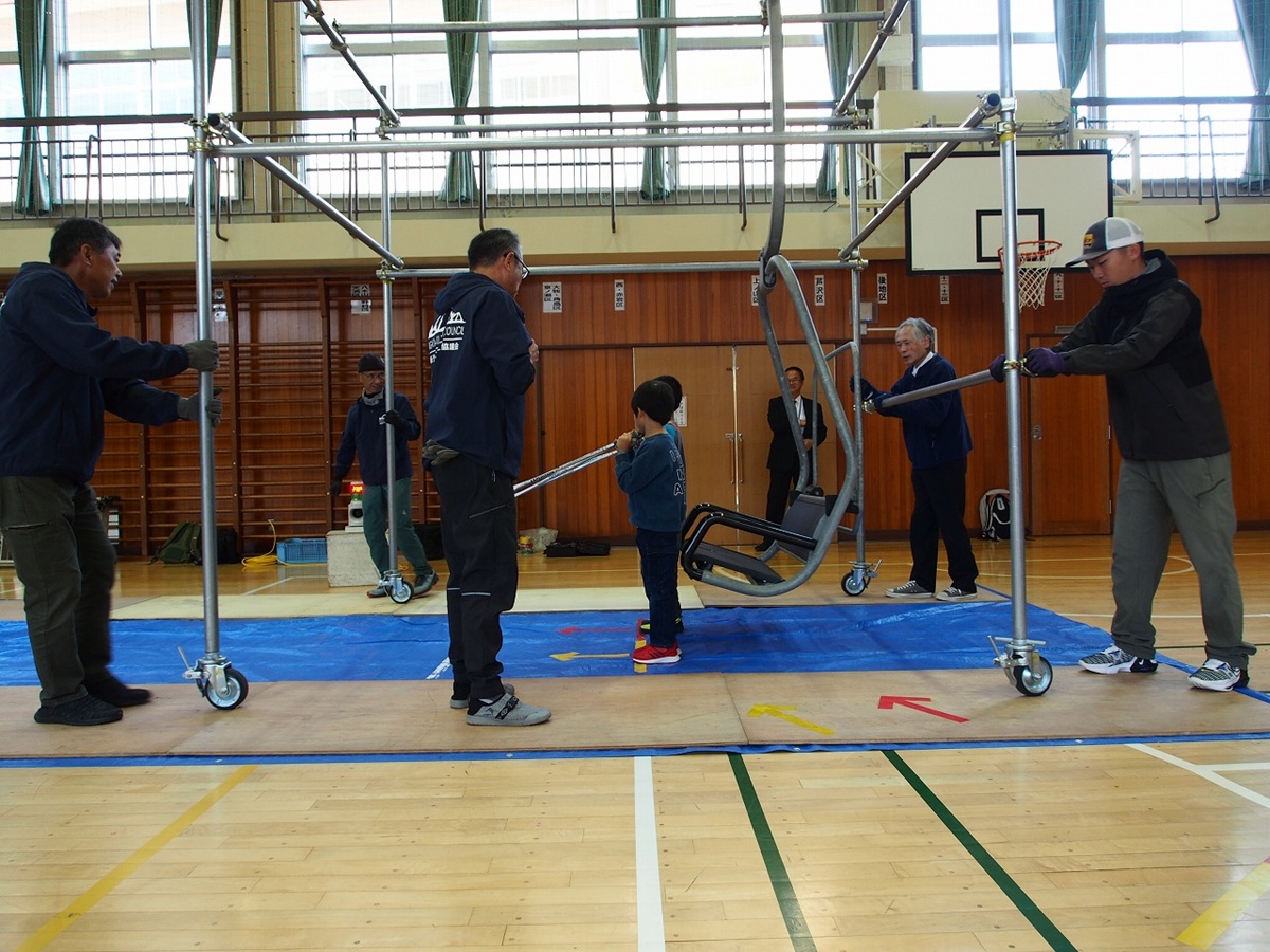 スキー授業の前に本物のリフトを使っての練習会。新潟県内小学校でスキー授業事前講習会を開催します。レルヒさんも登場！