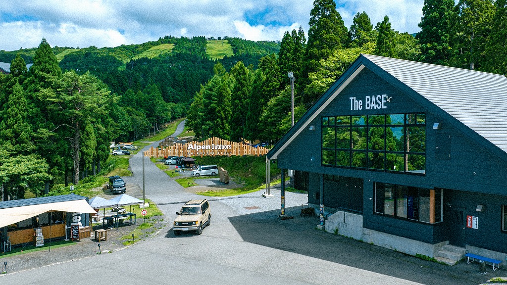 岐阜県・ウイングヒルズ白鳥リゾートが「Alpen Outdoors SHIROTORI FIELD」をオープン。雄大な白山連峰を望む非日常のアウトドア体験を提供