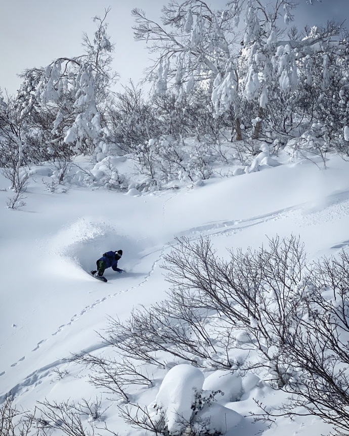 “雪山を歩き自分のラインを刻む”スノーボードブランド「CARDIFF SNOWCRAFT」オフィシャルサイトオープン。