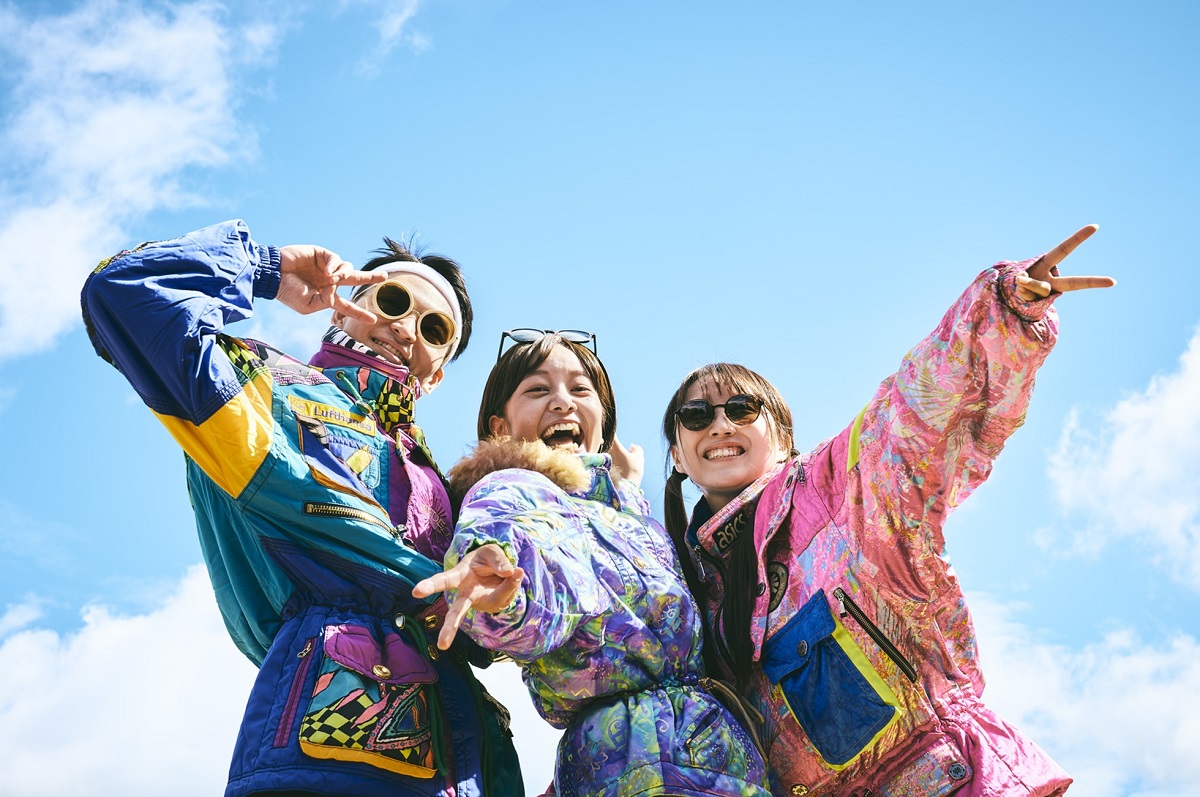 福島県「星野リゾート　磐梯山温泉ホテル」でPOPな90年代のスキーファッションを楽しむ！「90's レトロ★スキー旅」が新登場