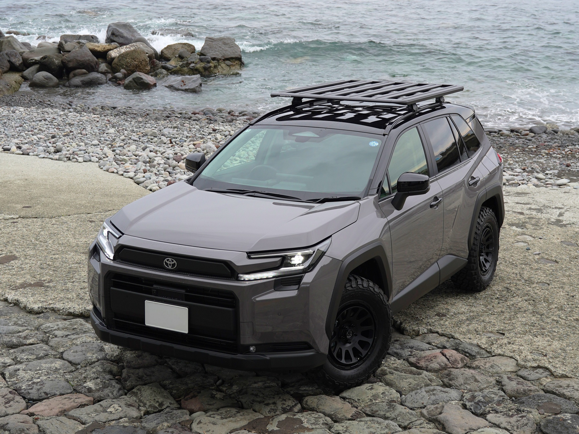 新型RAV4専用「RHINO-RACK」フラットルーフラック発売、アウトドアギア