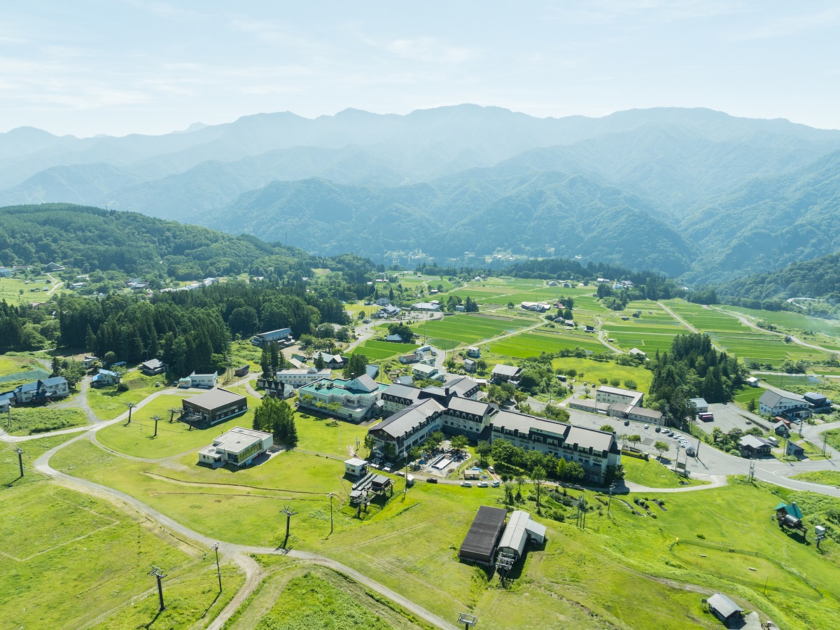 長野・白馬アルプスホテルに、山の麓で6種類のプールや露天ジェットバスを通年楽しめる新アクティビティ施設が8/10オープン
