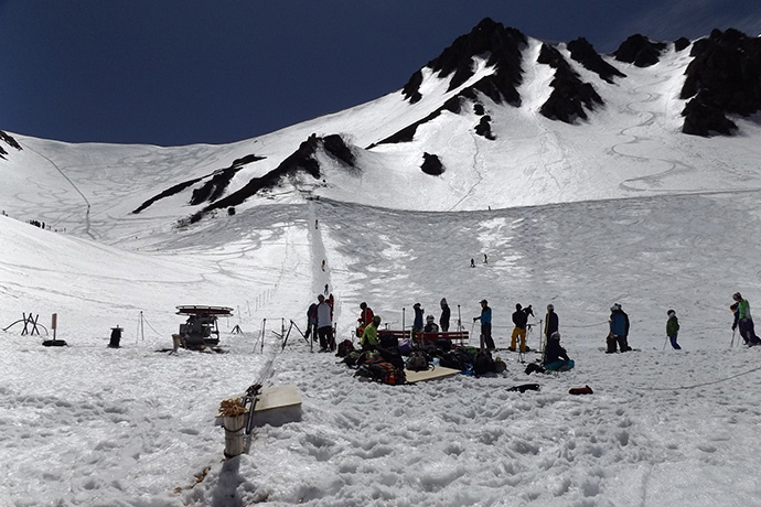 現在積雪330cm。千畳敷スキー場4月上旬OPEN！
