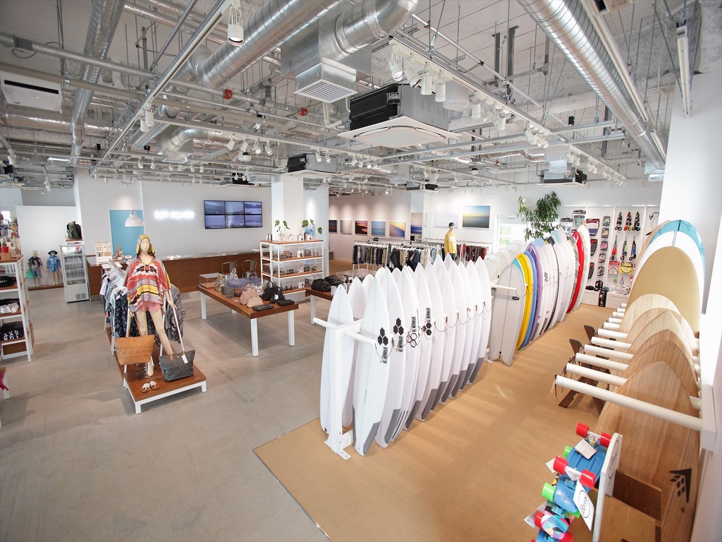 サーフショップ“SURF VILLAGE”　AT　Fred Segal　オープン