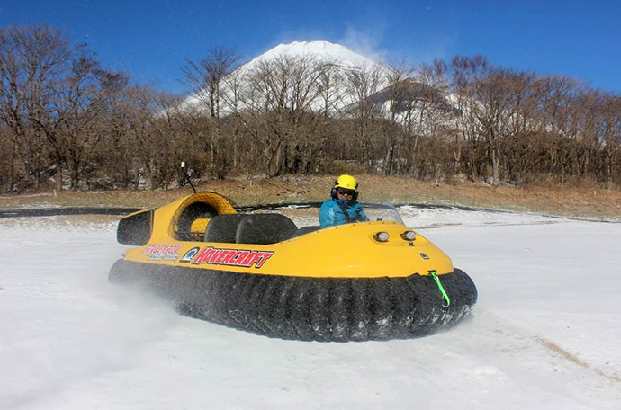 富士山二合目のスキー場「イエティ」　「ホバークラフト」が日本初登場！