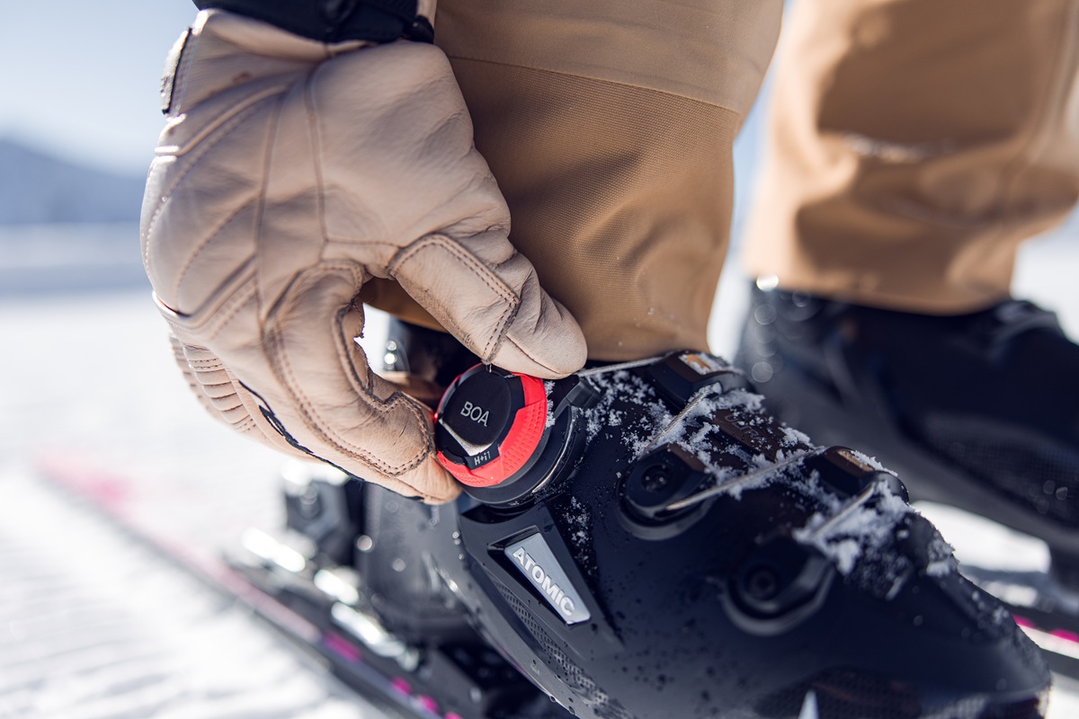 アルペンスキー用デュアルダイヤルBOA®フィットシステム。優れたフィットと実証されたパフォーマンス上の優位性