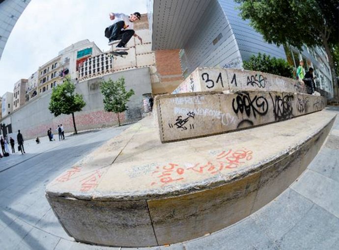 MACBA Life X VOLCOM コラボレーションコレクションがリリース。