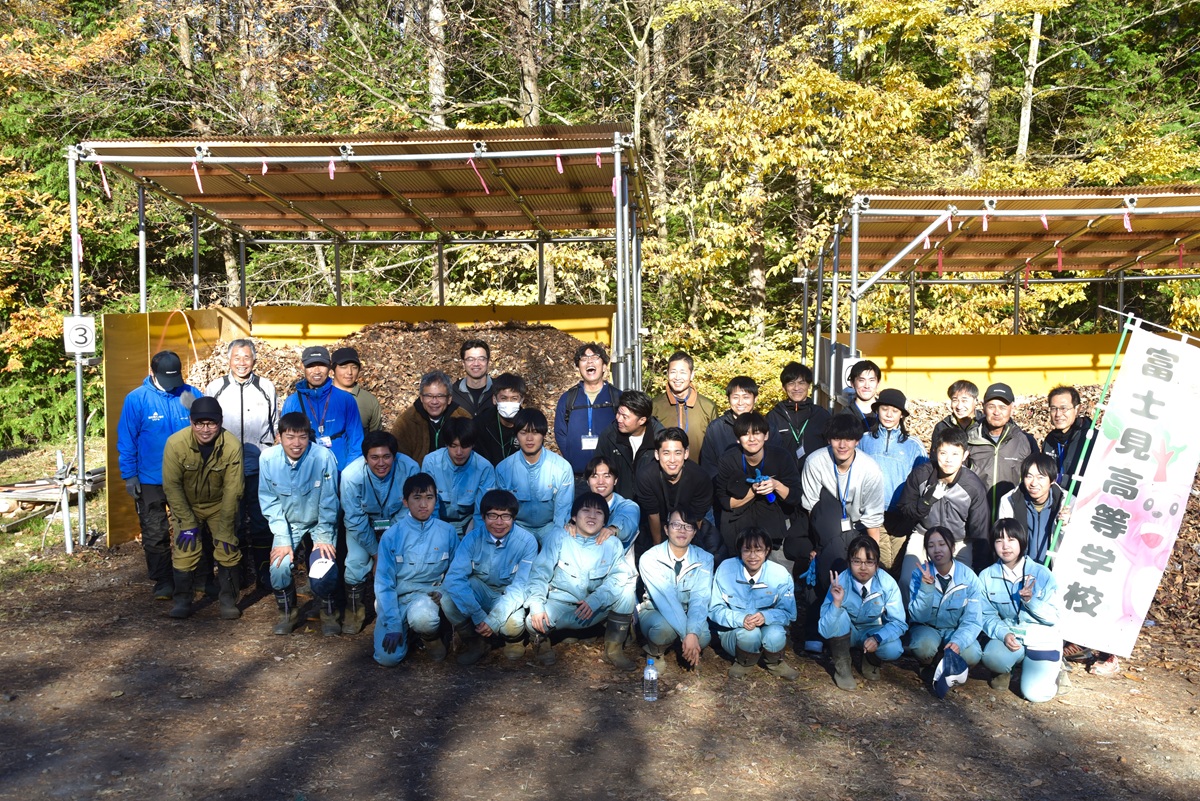 「環境共生プロジェクト」一年の成果を披露。富士見パノラマリゾートで落ち葉循環イベント開催