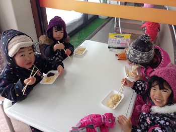 ちびっこパラダイス 湯沢一本杉スキー場でゲレンデもちつき大会開催!!