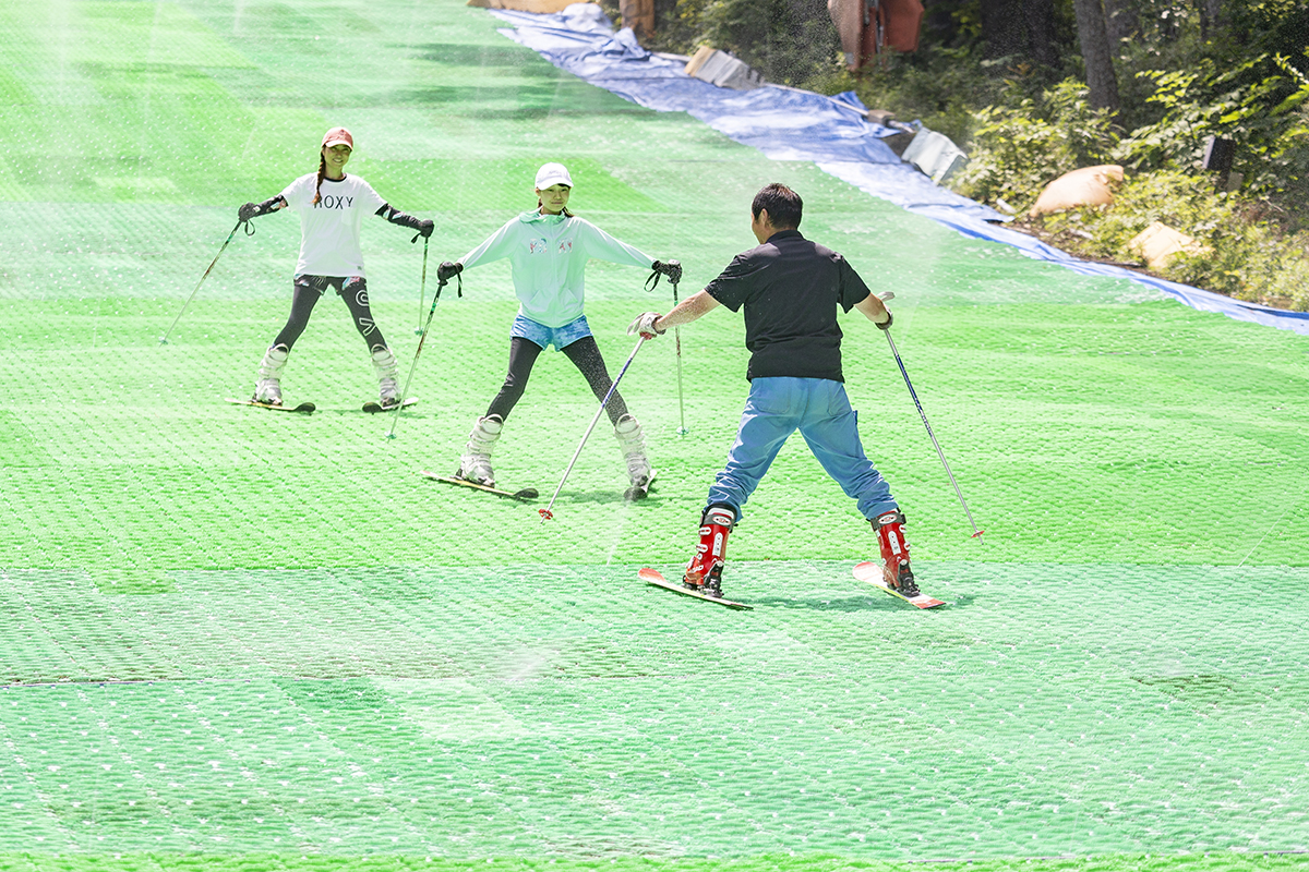 夏でもスキー＆スノーボードが楽しめる！山梨・ふじてんサマーゲレンデ