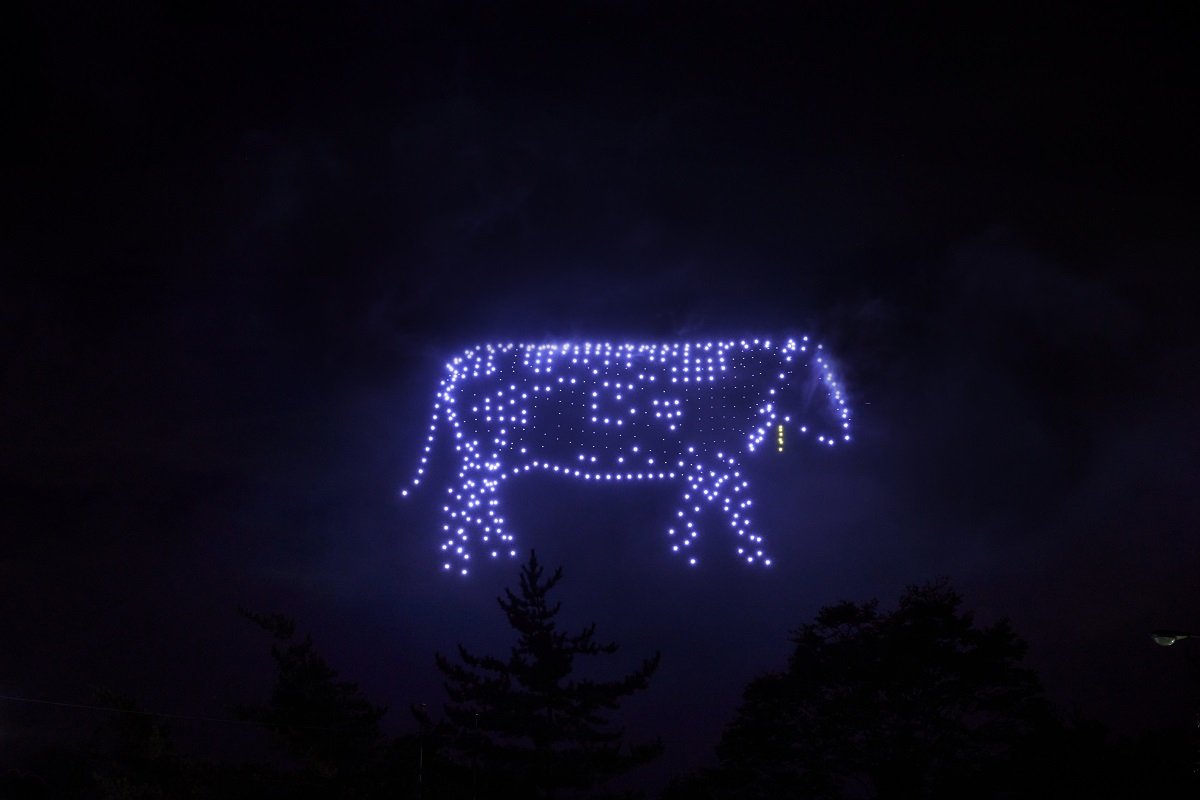 星野リゾート　トマム（北海道）、夜空が動くアートに！リゾート滞在がさらに楽しめる日本初常設ドローンショーをスタート