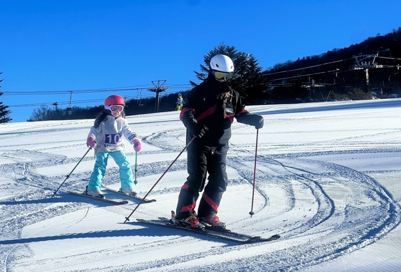 全日本スキー連盟公認インストラクターがつきっきりでレッスン！SAJ完全プライベートレッスン スキー&スノーボード