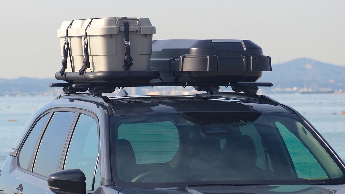 ロングになって長尺スキー板にも対応！ラギットスタイルのルーフボックスに、デュアル積載を可能にしたスリムモデルが登場