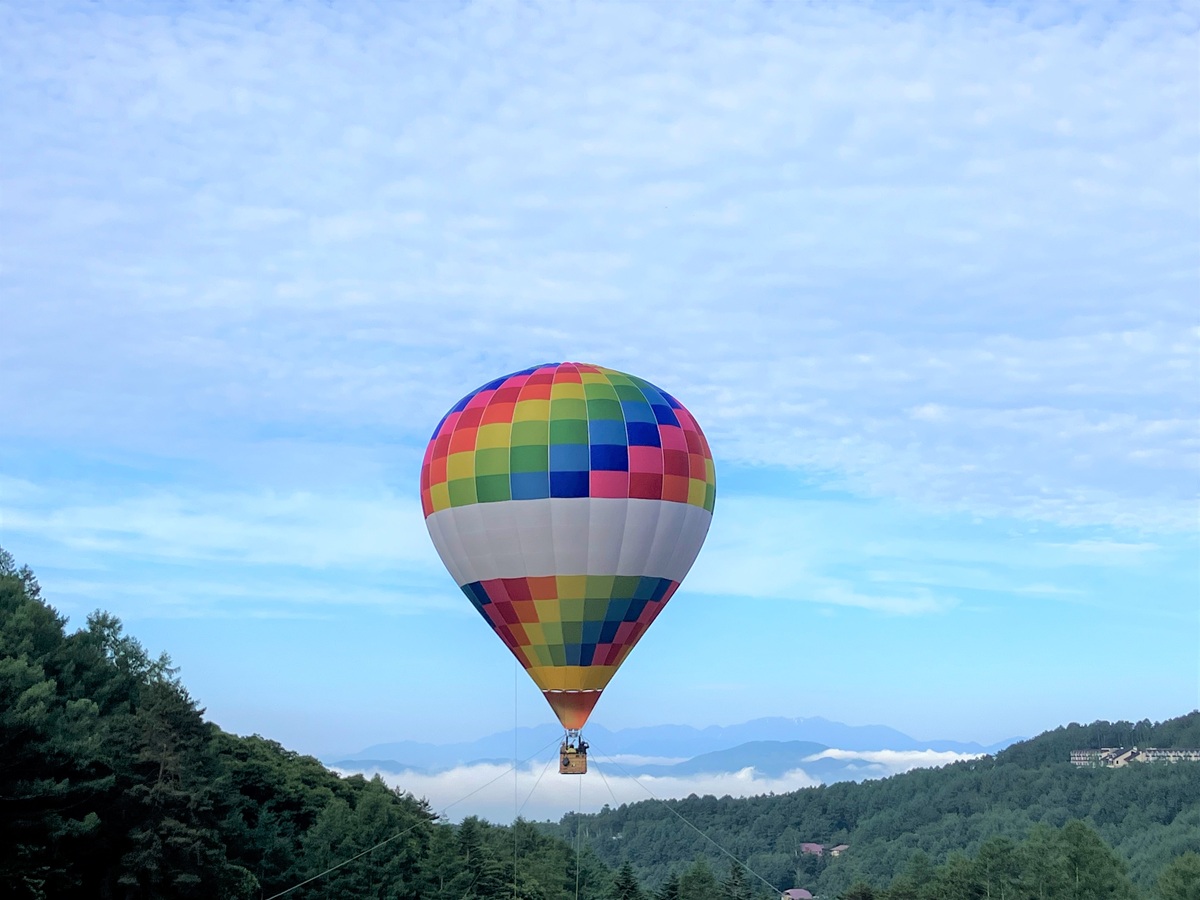 大好評の気球体験イベント、今年も長野県・東急リゾートタウン蓼科で開催。八ヶ岳を望む絶景フライトを満喫