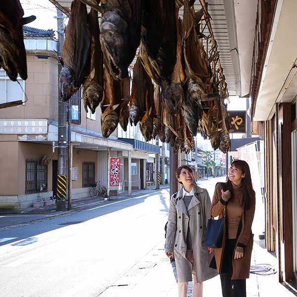 吊るされた干物