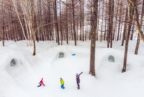 雪遊びパークでかまくら体験