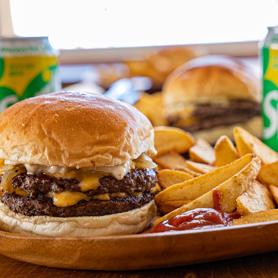 Aki’s BURGER in チロルの食事