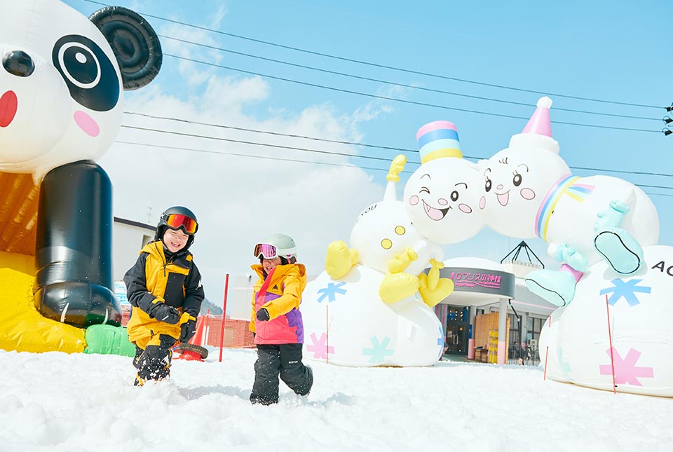 キッズパークを楽しむ子供たち