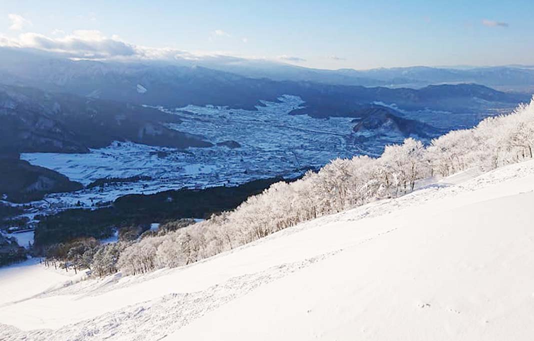 信州・善光寺平が一望できるよませ温泉スキー場