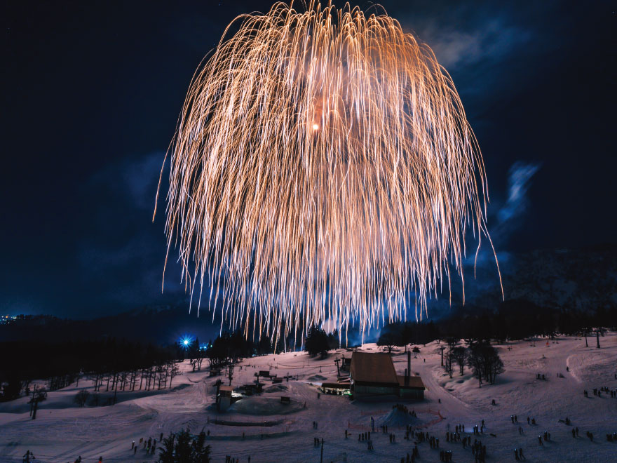 舞子スノーリゾートの舞子雪上花火大会