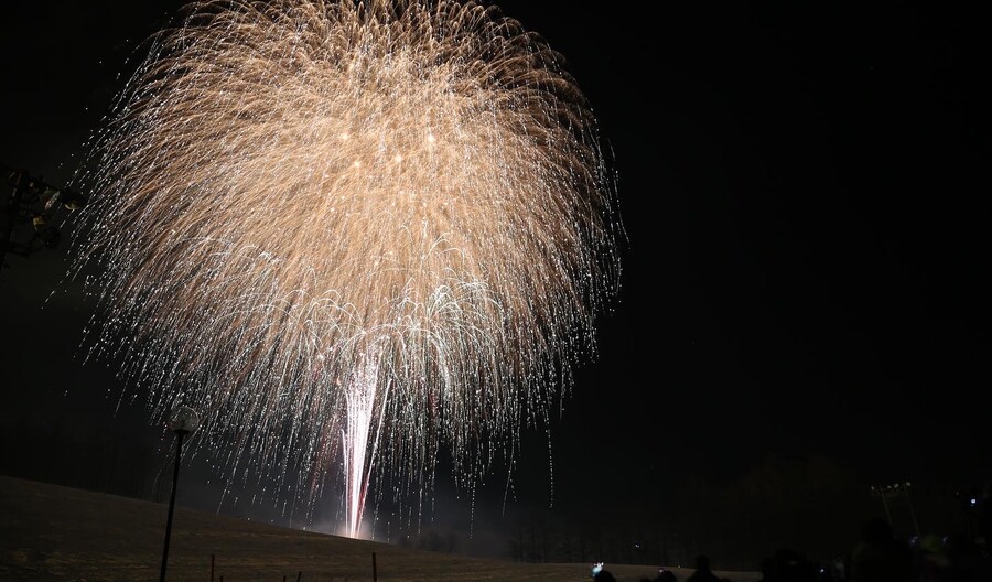 みやぎ蔵王えぼしリゾートのえぼし雪上花火大会