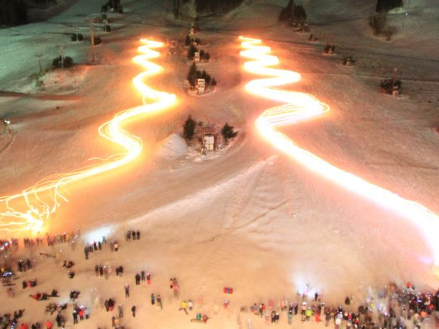 苗場スキー場の松明滑走