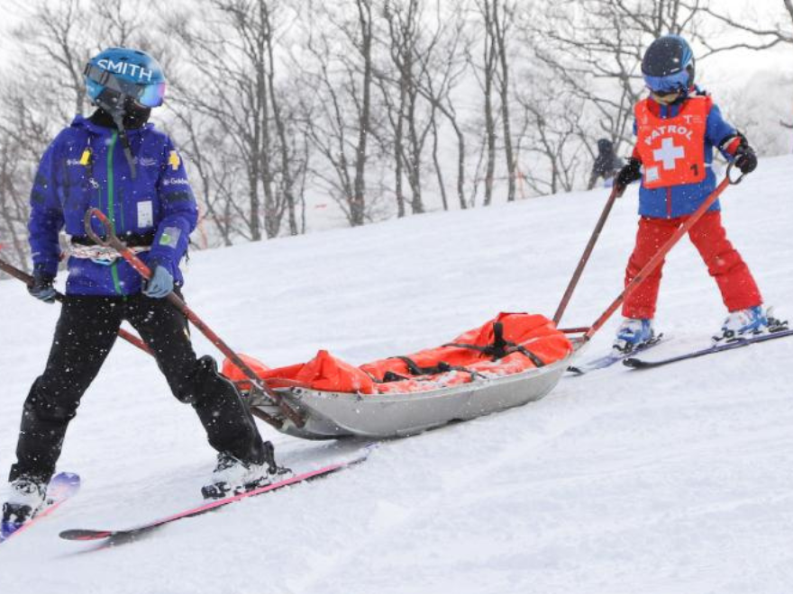 苗場スキー場のキッズパトロール体験
