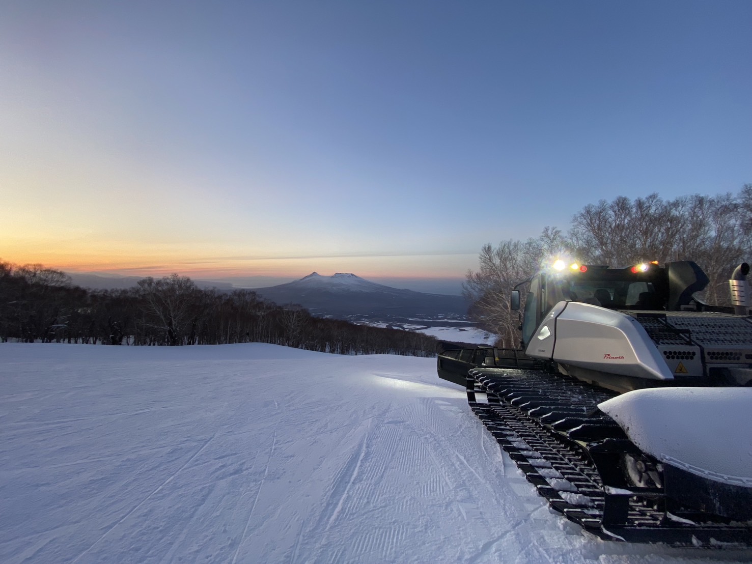 函館七飯スノーパークの2025-2026圧雪車展示会