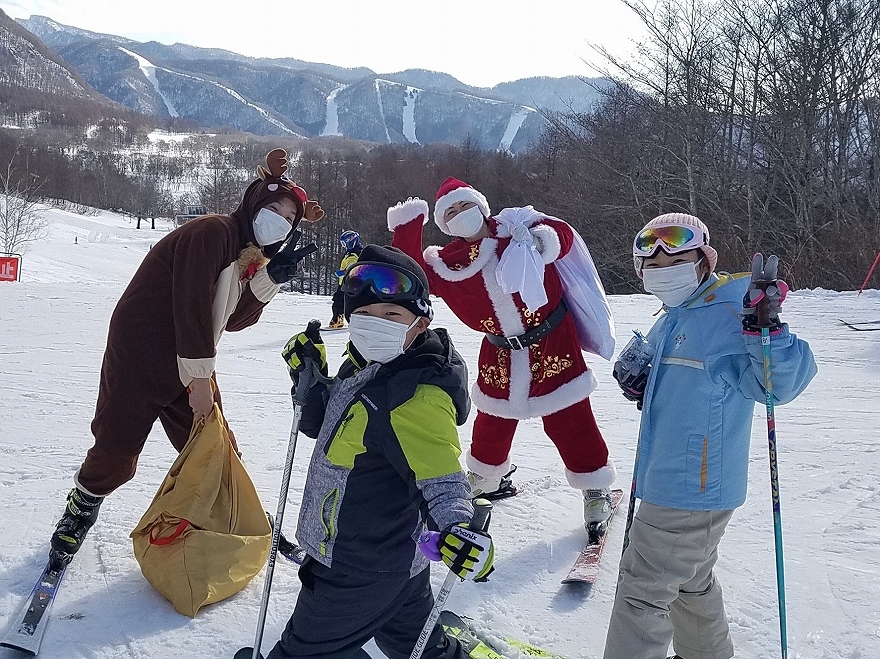 水上高原スキーリゾートのクリスマスイベント「サンタがスキーでやってくる！」