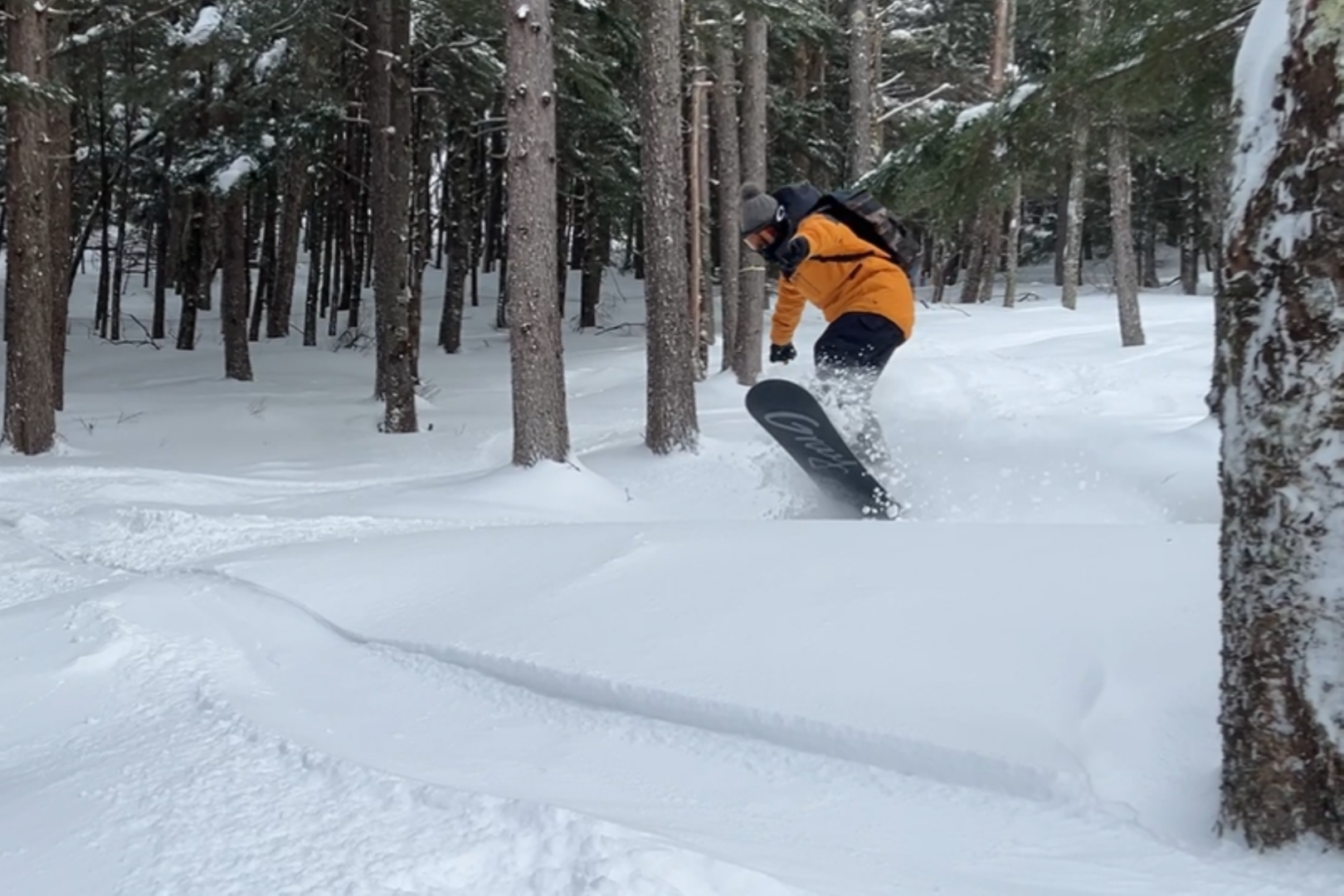 フル稼働の人工降雪と先日の大雪でゲレンデは絶品コンディション！
