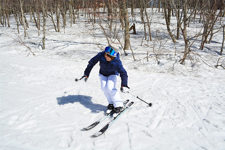 スキーの転び方・起き上がり方を覚えよう - SURF&SNOW