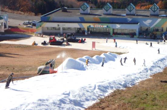 人工雪ゲレンデ