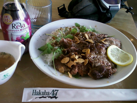 びっくりボリュームの、ステーキランチ|Hakuba47 ウインタースポーツパークのクチコミ画像