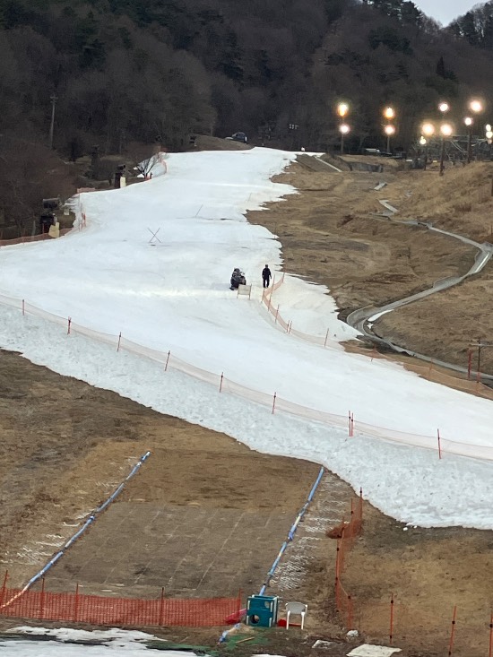 ナイターゲレンデは最悪のコンディション|佐久スキーガーデン「パラダ」南パラダスキー場のクチコミ画像3