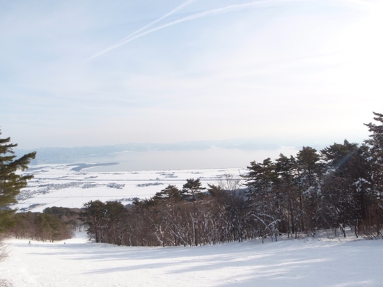快晴、ゲレンデ雪質、リフト待ち、スカスカで快適|絶景・猪苗代スキー場のクチコミ画像