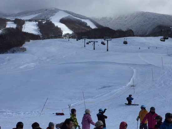 ようやくゲレンデにも積雪が。しかし。。。|たざわ湖スキー場のクチコミ画像