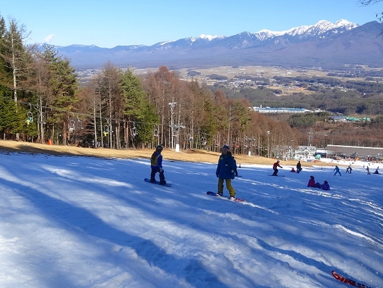 まだまだ雪が少なくシャーベット状。でもすいててゆったり楽しめました。|富士見パノラマリゾートのクチコミ画像1