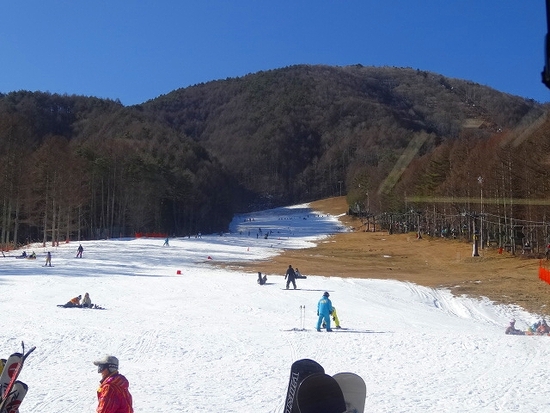まだまだ雪が少なくシャーベット状。でもすいててゆったり楽しめました。|富士見パノラマリゾートのクチコミ画像2