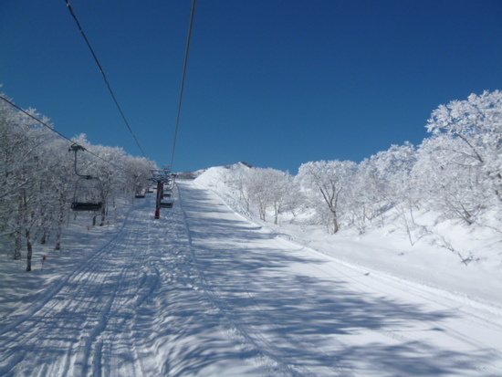 白と青のコントラスト|Hakuba47 ウインタースポーツパークのクチコミ画像
