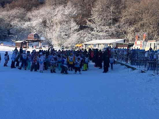 地元小学生のスキー教室でかなりの混雑