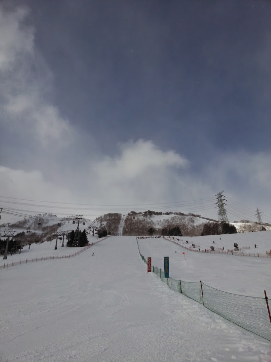 ガッツリ膝上～雪が降り続いてました^^;|苗場スキー場のクチコミ画像