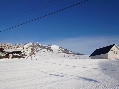 広くて緩やかな斜面で滑りやすいゲレンデ。|岩原スキー場のクチコミ画像
